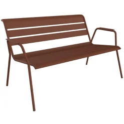 FERMOB Banquette lounge Monceau coloris rouge en acier - 132 x 82 cm
