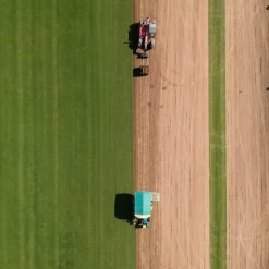 Discount LES GAZONS DE LA HARDT Gazon naturel résistant à la sécheresse en rouleaux - prix au m² pour une surface achetée totale de 151 à 300 m²